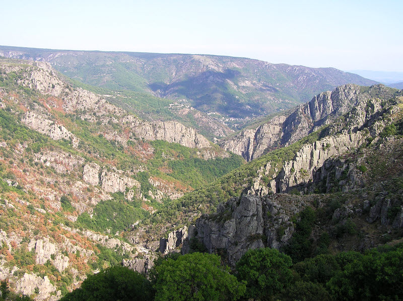 Looking south-east from the village into the Gorge du Chassezac.  (198k)