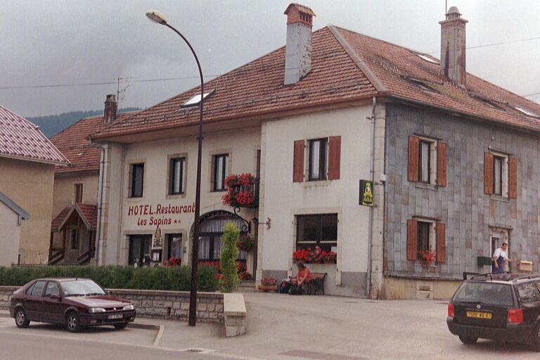 The Hotel les Sapins in Longeville-Mont-d'Or (36k)