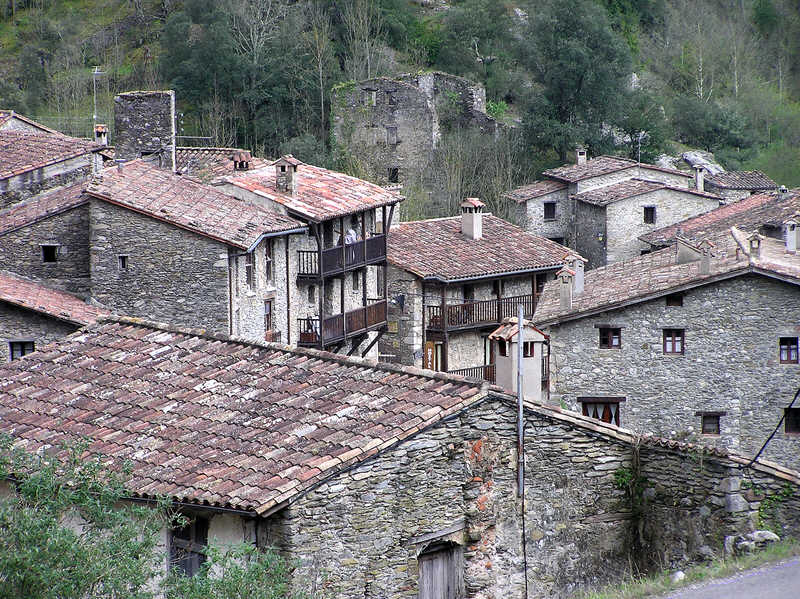 The outskirts of the medieval stone village of Beget.  (127k). 