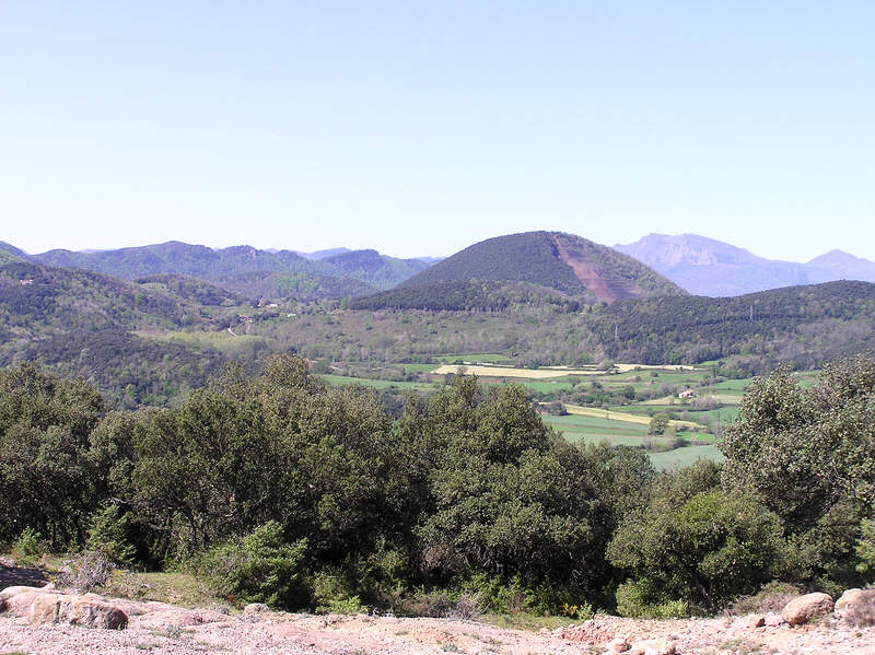 The volcanic dome of Volca del Croscat from the north-west.   (99k)